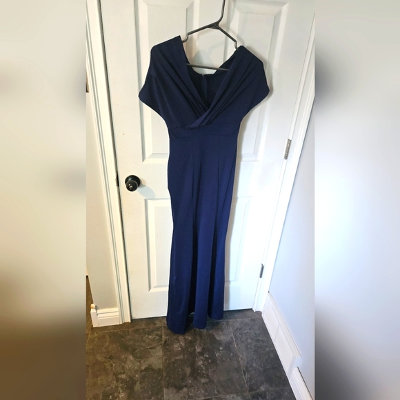 Fishtail semi formal dress - Picture 2 of 3